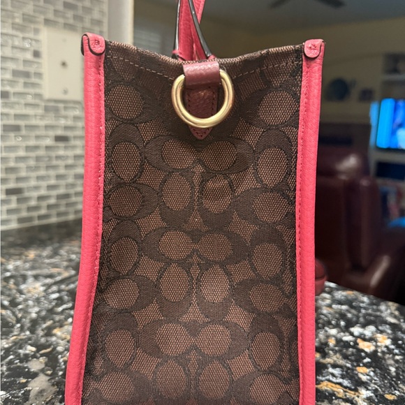 COACH 2021 Dempsey Carryall 
Color - Strawberry Haze 
EUC - Picture 3 of 9